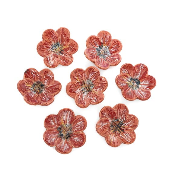 theeschaaltje_bonbon_zeepje_cadeautje_handig_bloem_rood_handbeschilderd_glazuur_gestempeld_keramiek_theezakje theeschaaltje_bonbon_zeepje_cadeautje_handig_bloem_rood_handbeschilderd_glazuur_gestempeld_keramiek_theezakje