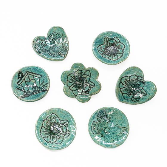 theeschaaltje_bonbon_zeepje_cadeautje_handig_bloem_hart_blauw_groen_aqua_glazuur_gestempeld_keramiek_theezakje theeschaaltje_bonbon_zeepje_cadeautje_handig_bloem_hart_blauw_groen_aqua_glazuur_gestempeld_keramiek_theezakje